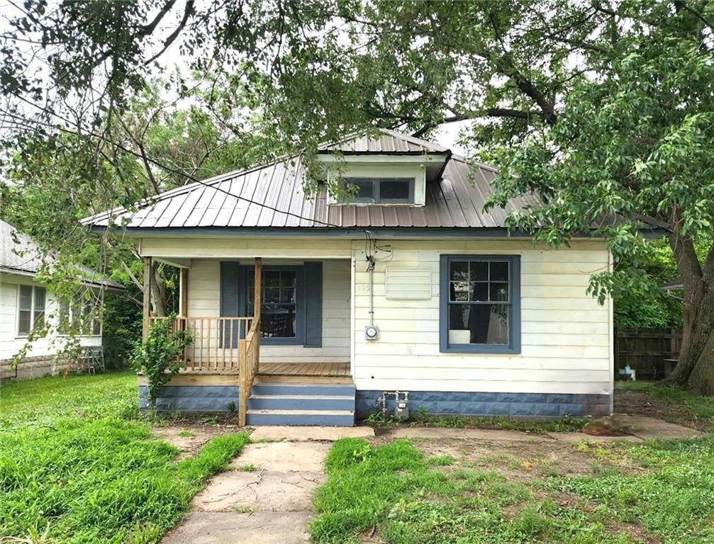305 E Forest Street - Photo 1