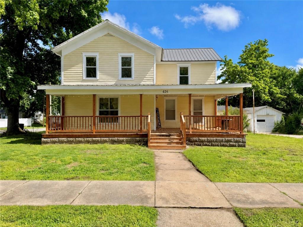 426 W Walnut Street - Photo 1