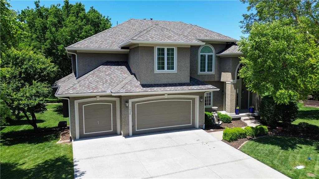 1528 SW Hedgewood Lane - Photo 1