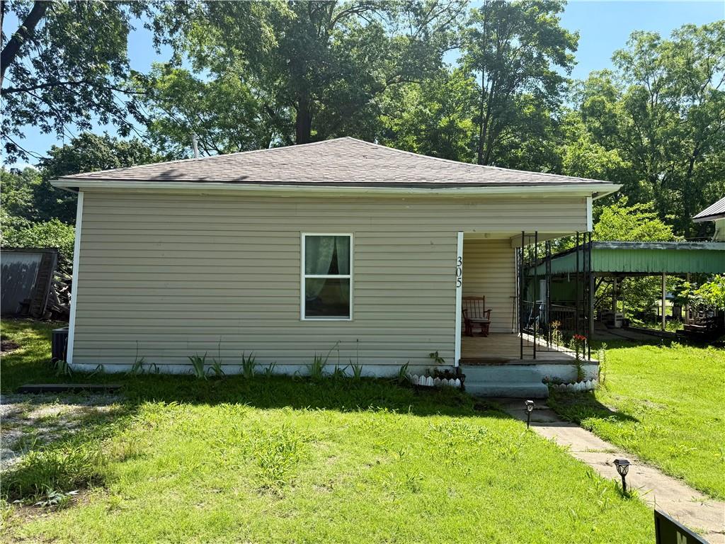 305 S Elm Street - Photo 1