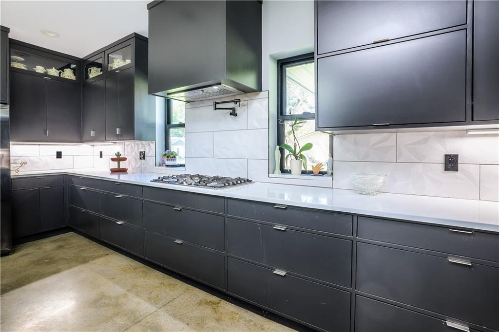 105 Hebar Street - Photo 1