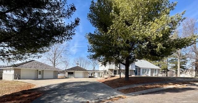 802 E Concord Drive - Photo 1