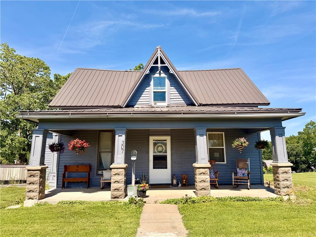 307 N College Avenue - Photo 1