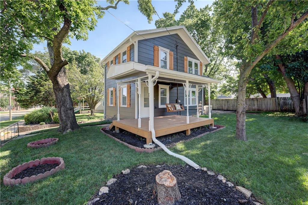 226 S Chestnut Street - Photo 1