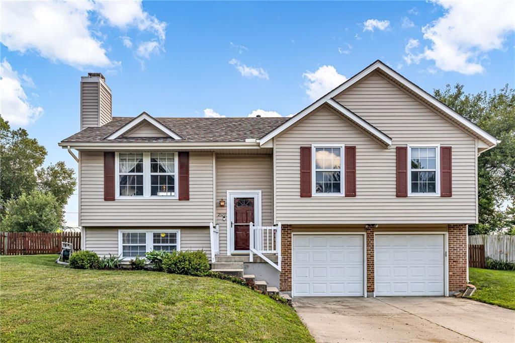 2529 SE Winchester Drive - Photo 1