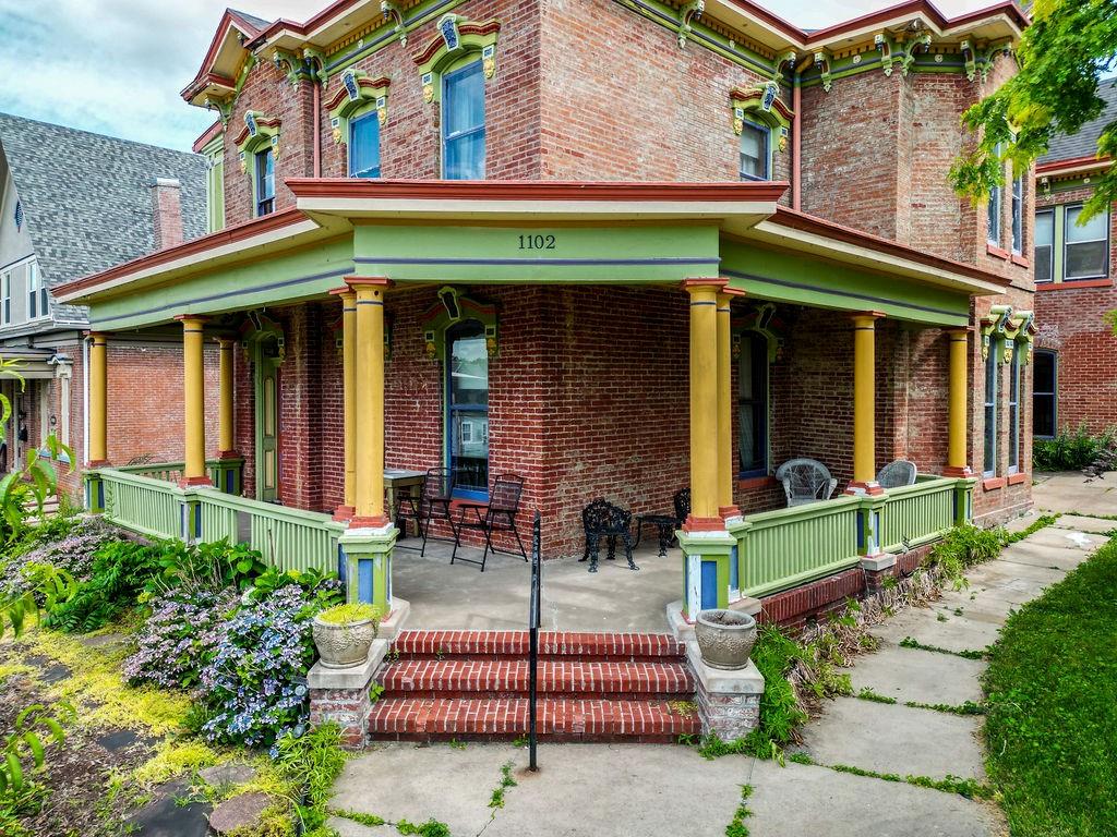 1102 Felix Street - Photo 1