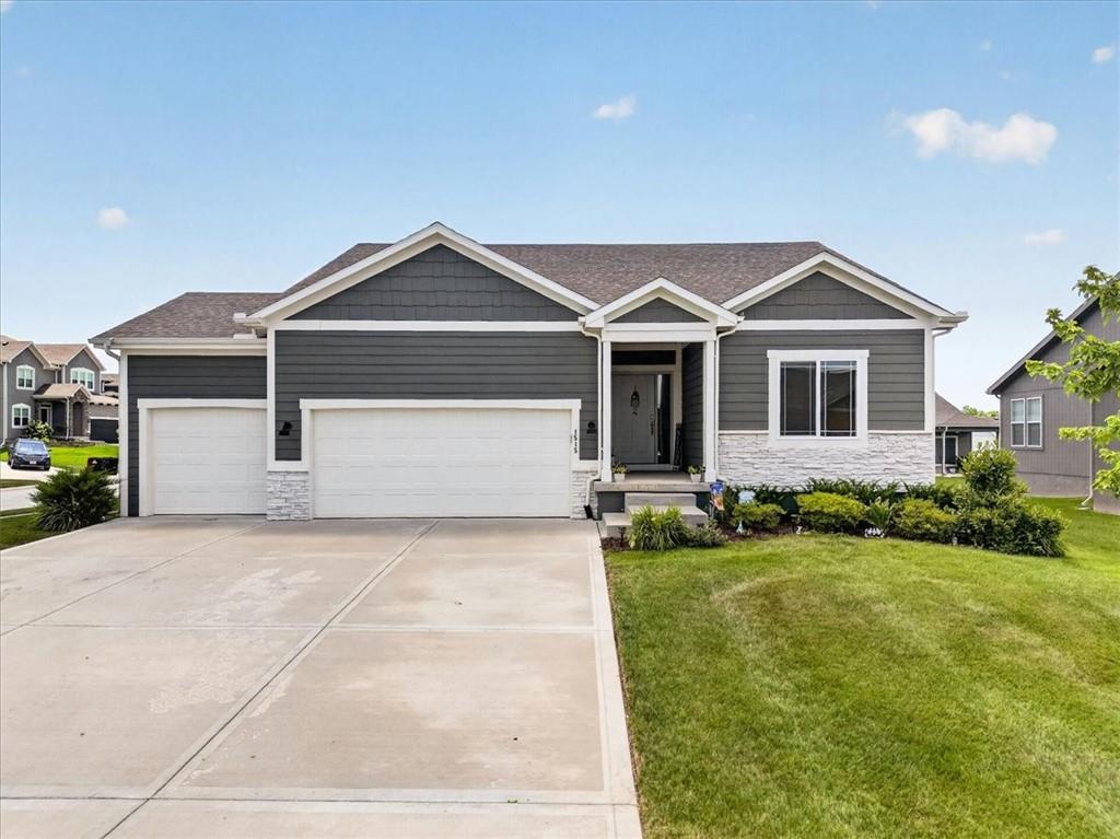 1515 SW Arbor Valley Drive - Photo 1