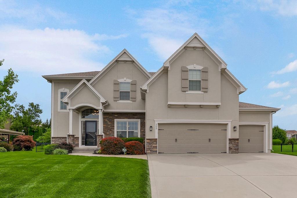 205 SE Waterwheel Lane - Photo 1
