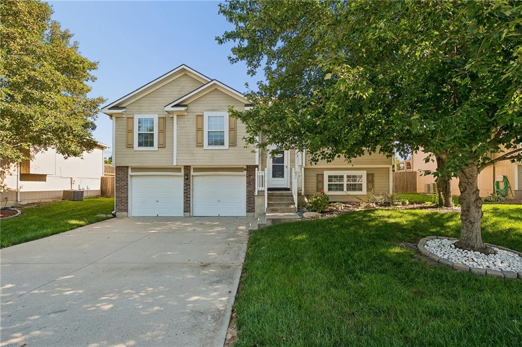 404 NW Europa Drive - Photo 1
