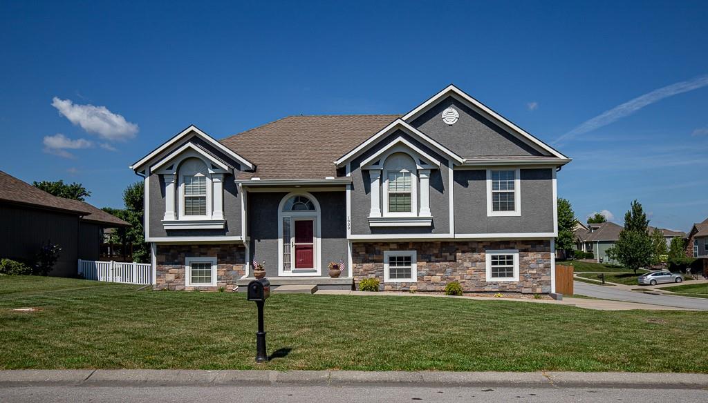 1000 SW Redbud Circle - Photo 1