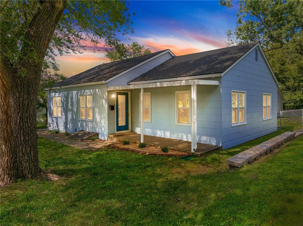 205 N Independence Street - Photo 1