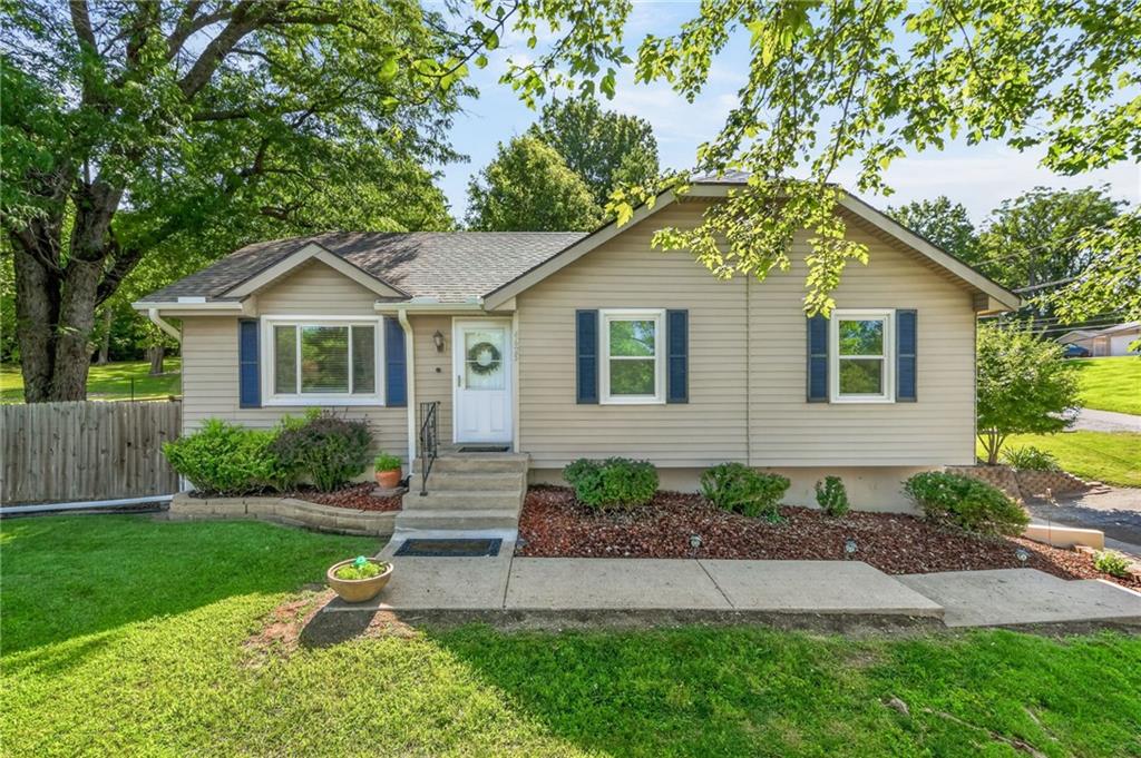 4625 N Bennington Avenue - Photo 1