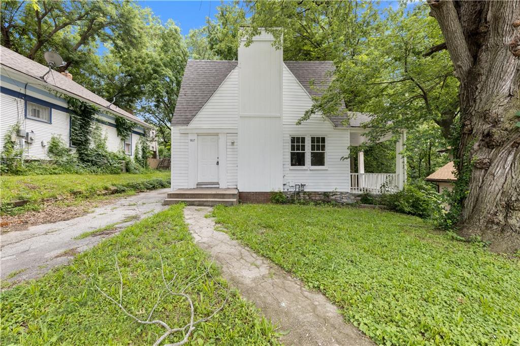 9617 E Independence Avenue - Photo 1