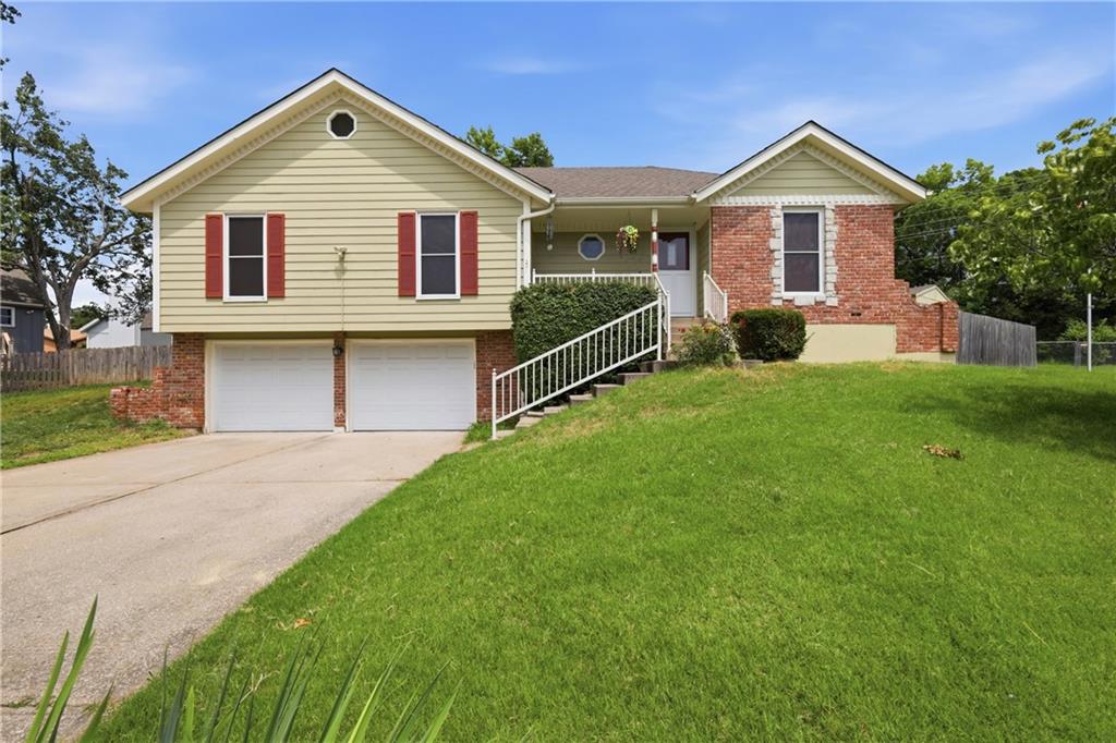 415 SE Bent Tree Drive - Photo 1