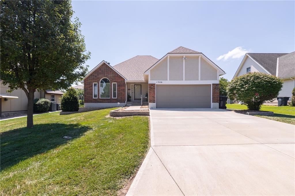 1306 SW Stonecreek Drive - Photo 1