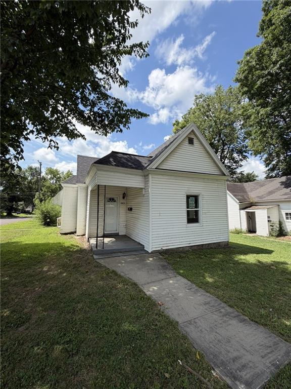 1022 E 9th Street - Photo 1