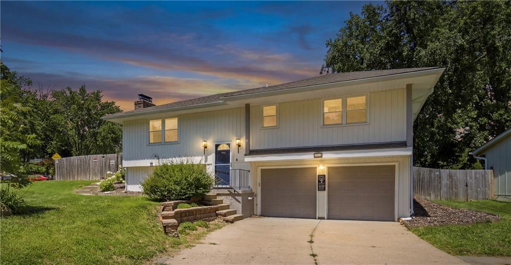 417 SW PARKWOOD Drive - Photo 1