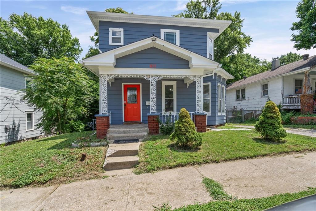 611 N Spring Street - Photo 1