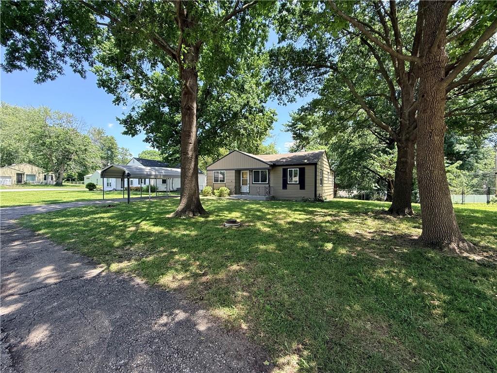 4711 N Kansas Avenue - Photo 1