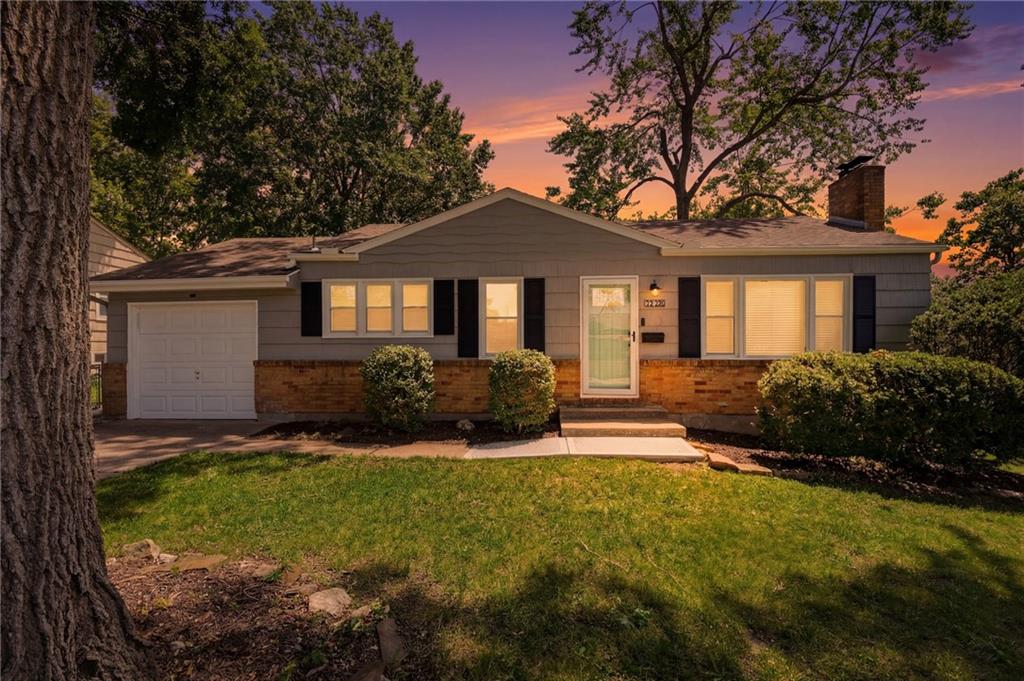 7423 Glenwood Lane - Photo 1