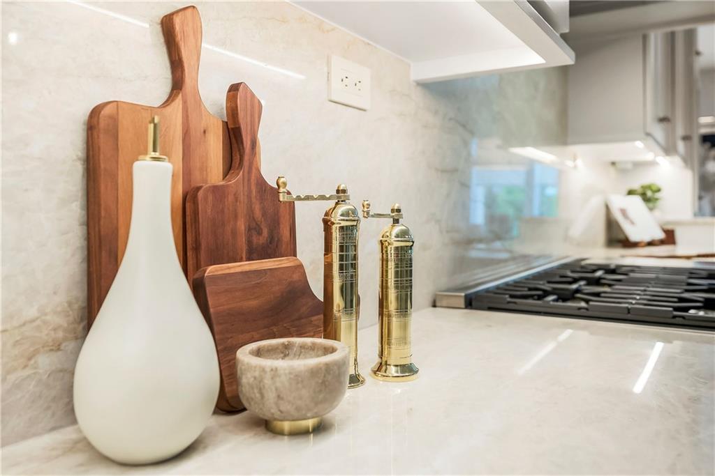 Thumbnail 16