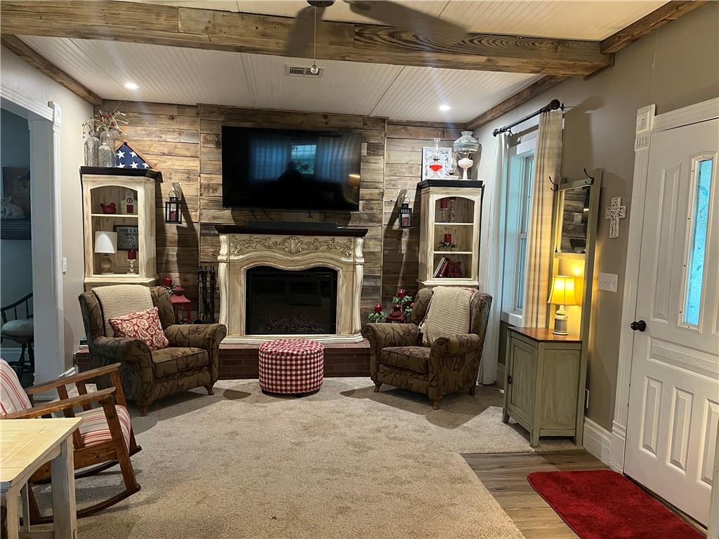 212 S Elm Street - Photo 1