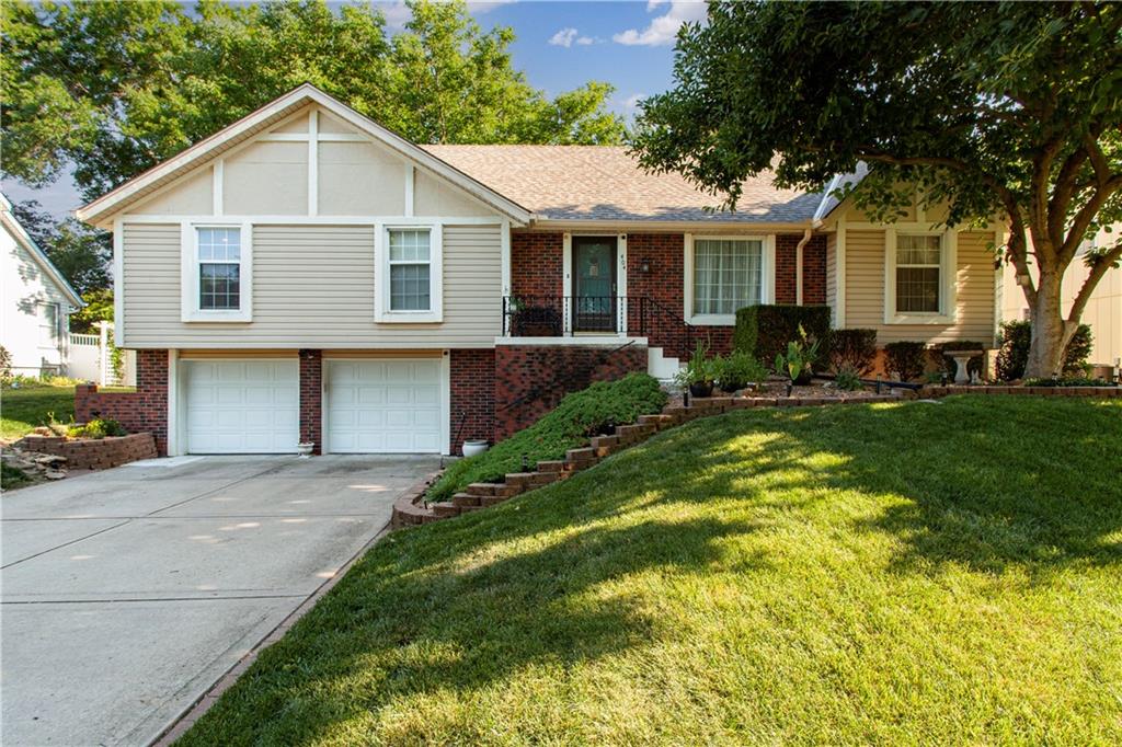 404 NE Locust Drive - Photo 1