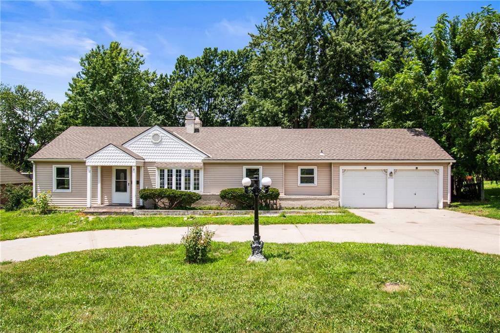 2726 S Crysler Avenue - Photo 1