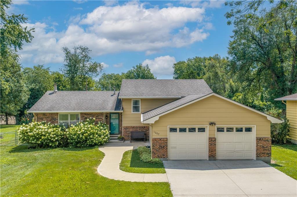 1007 Royal Boulevard - Photo 1