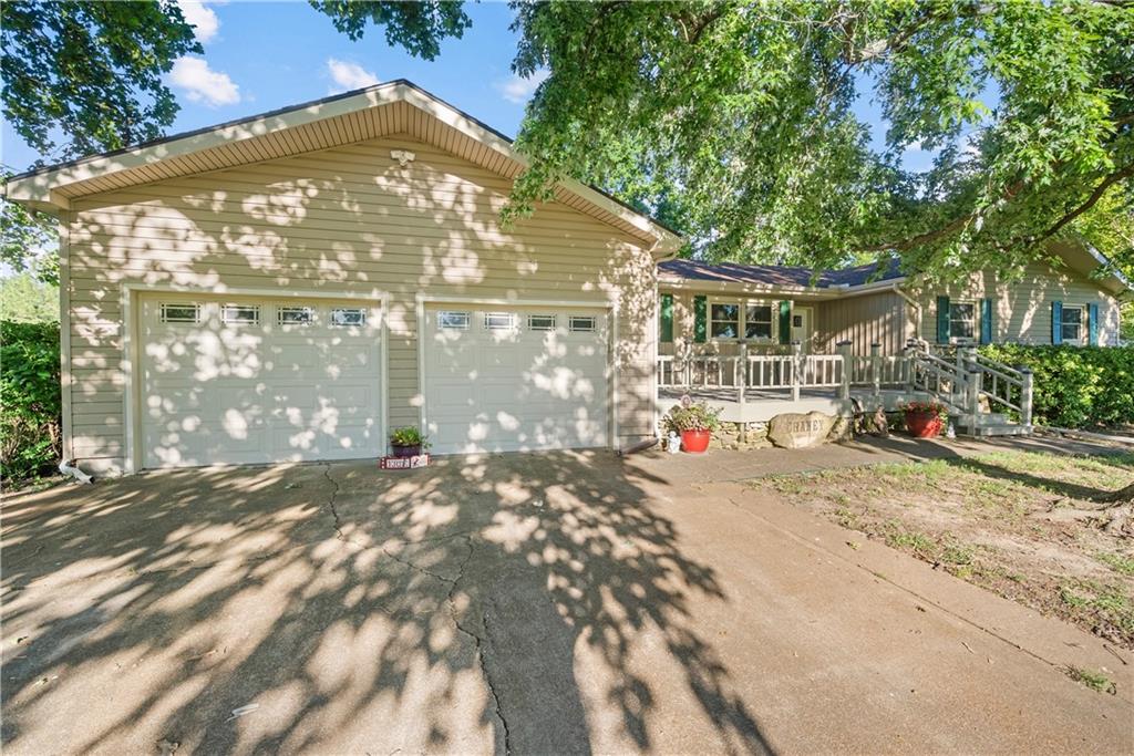 106 S Hazen Street - Photo 1
