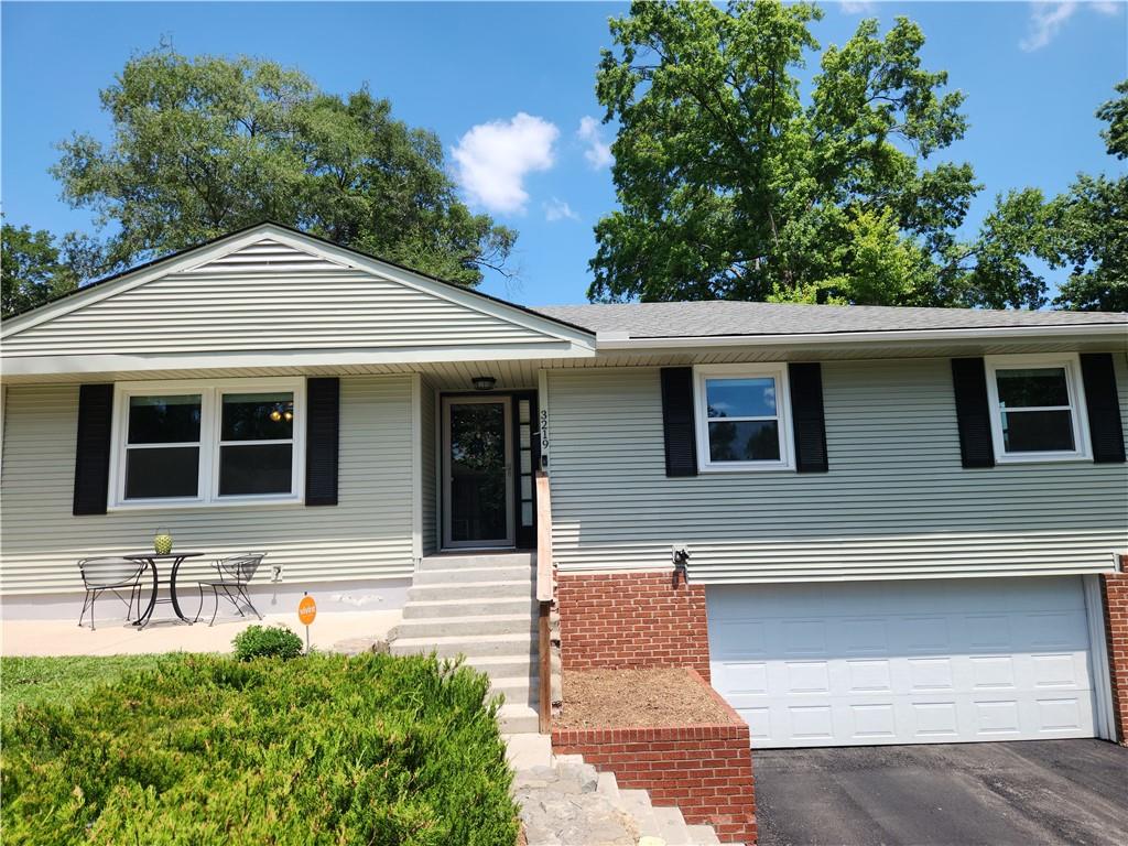 3219 S Vest Avenue - Photo 1