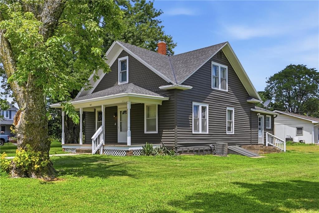 401 1st Street - Photo 1
