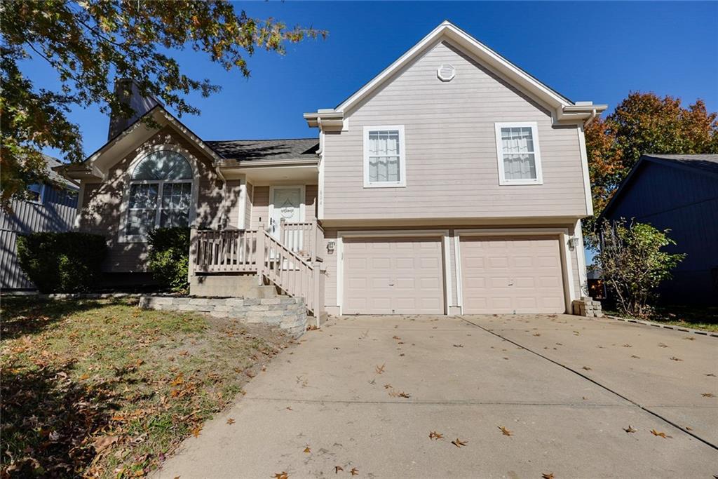 604 SW Nelson Drive - Photo 1