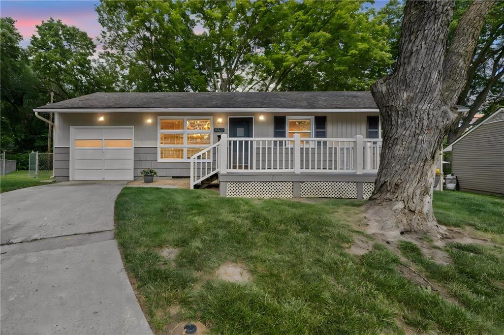 5327 Maple Street - Photo 1