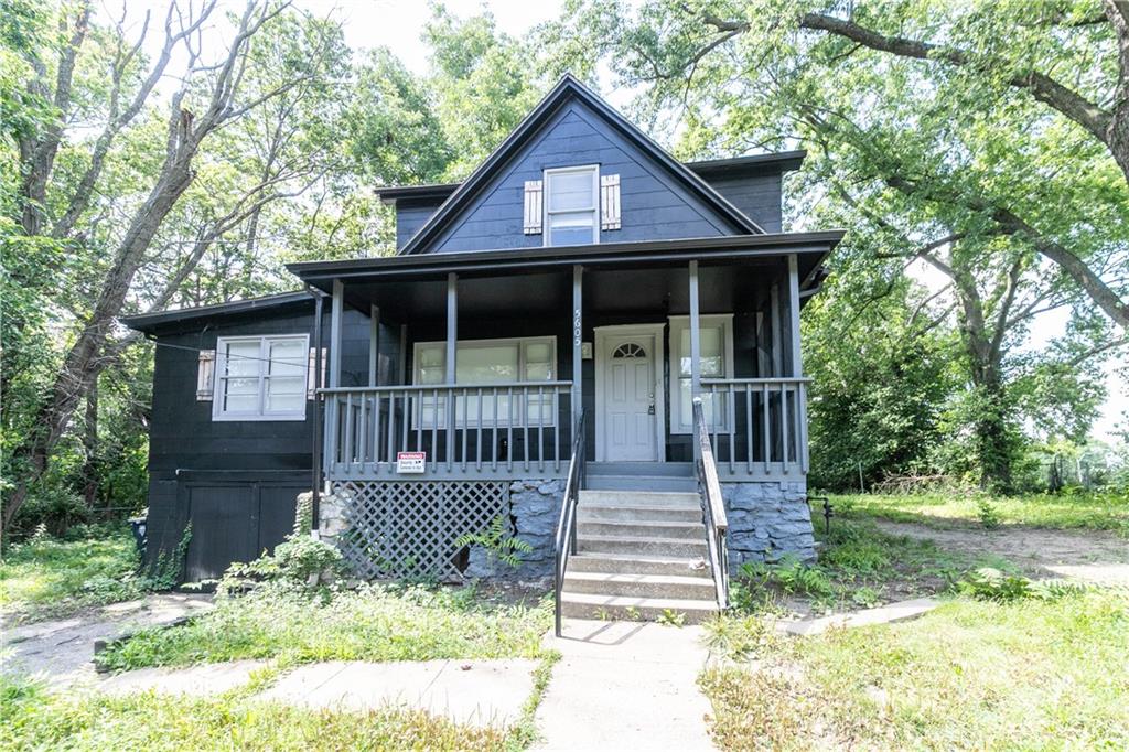 5605 E 36TH Street - Photo 1