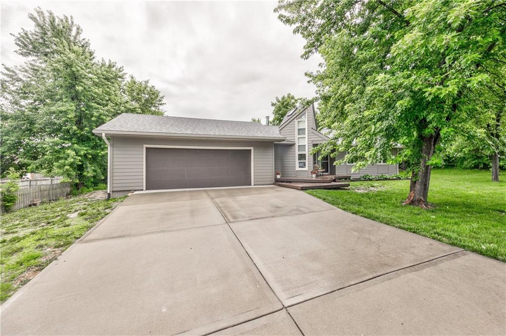 105 E Cedar Drive - Photo 1