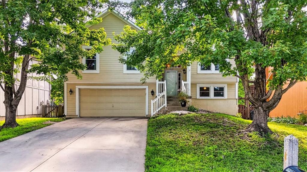 1028 N Crest Drive - Photo 1