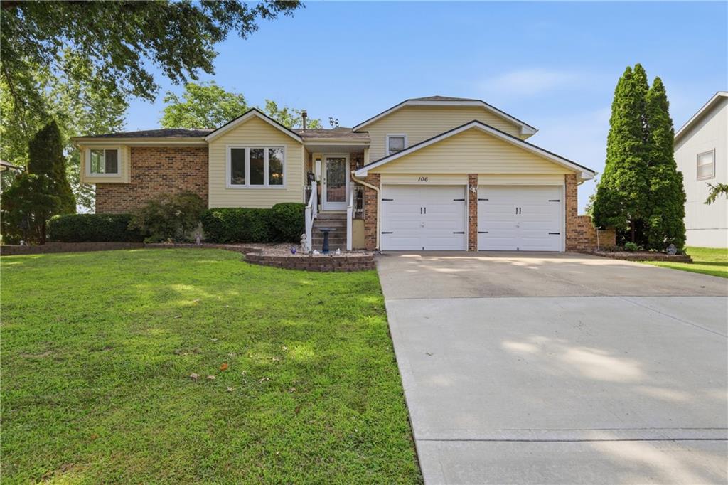 106 SE Williamsburg Drive - Photo 1