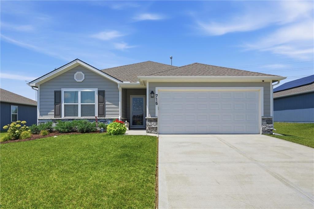 716 Bentley Drive - Photo 1