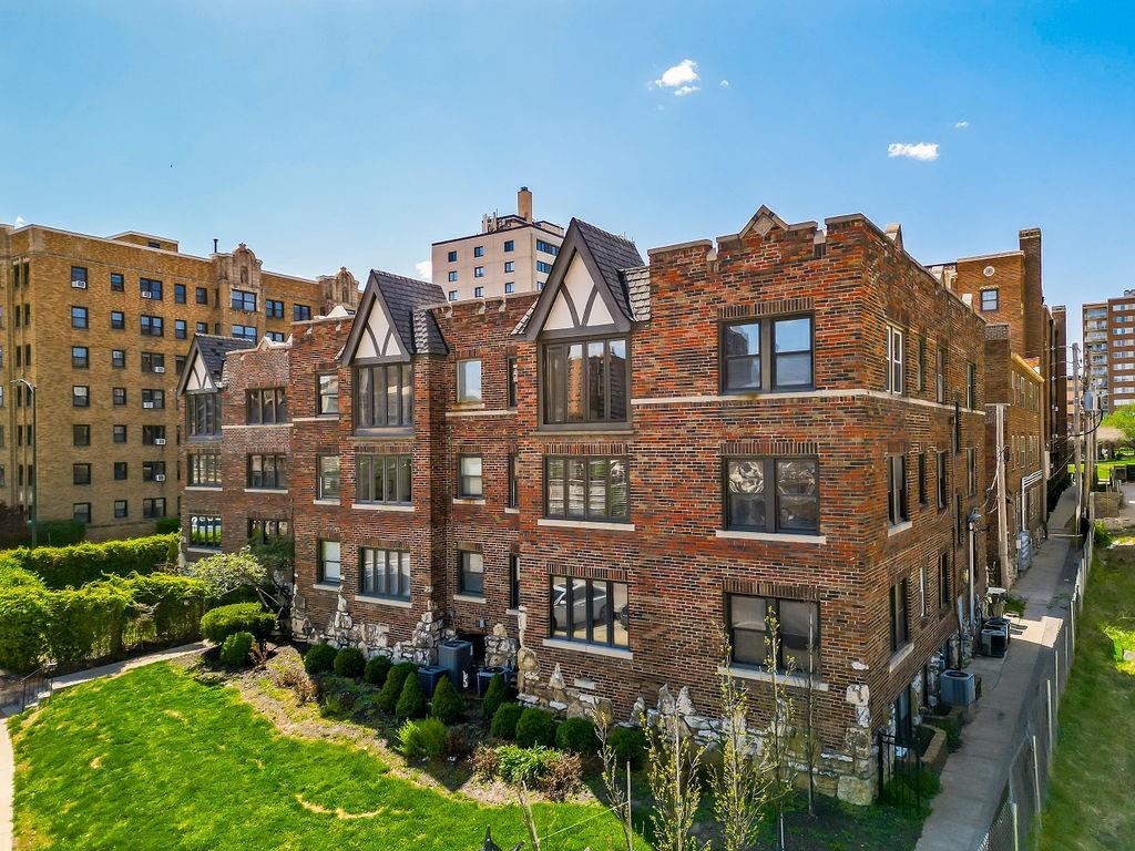 700 W 48th Street #202 - Photo 1
