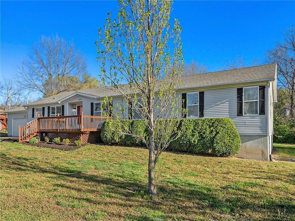 13732 Lawrence Avenue - Photo 1