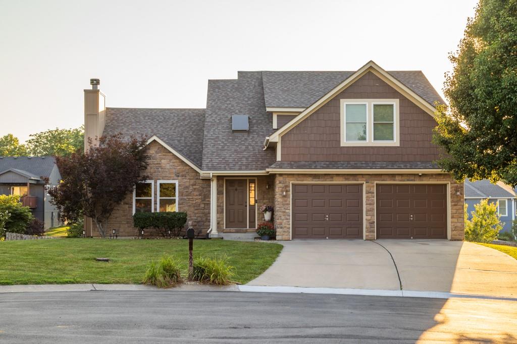 302 SW Bobcat Circle - Photo 1