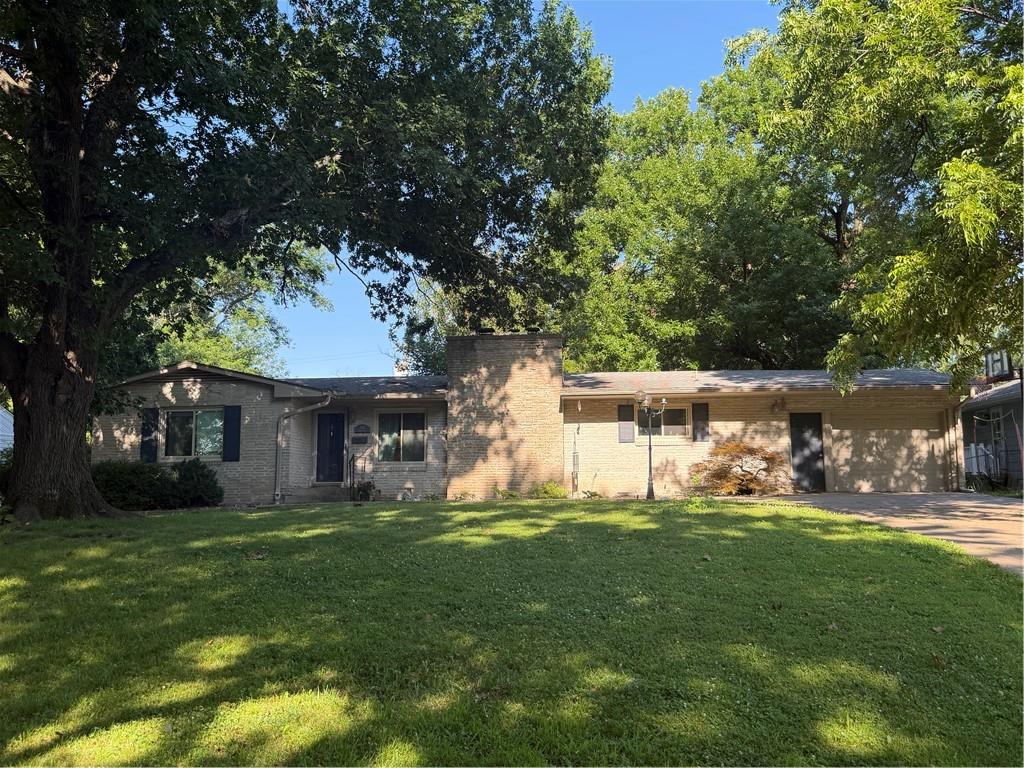 1324 S Oak Street - Photo 1