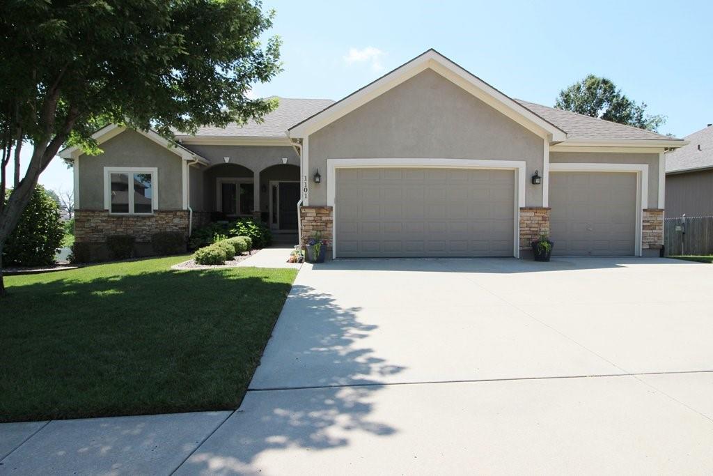 1101 NW Pecan Drive - Photo 1