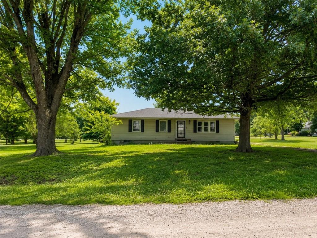 134 NE 1291st Road - Photo 1