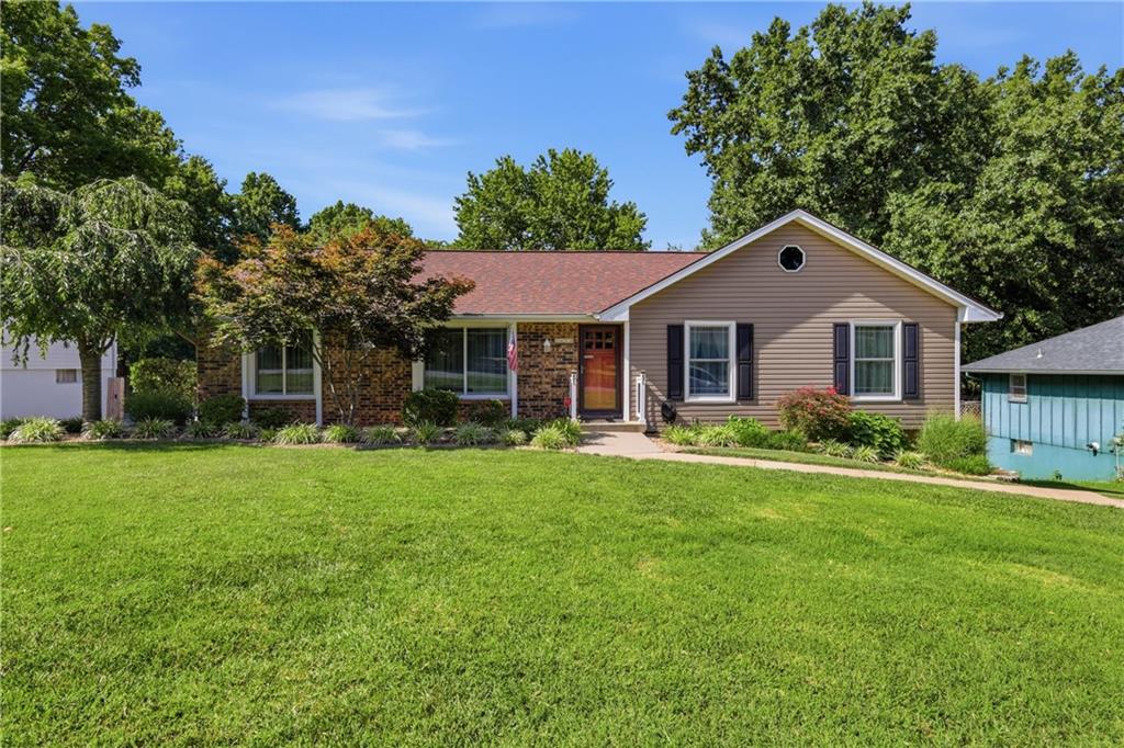 2412 SW Paris Drive - Photo 1