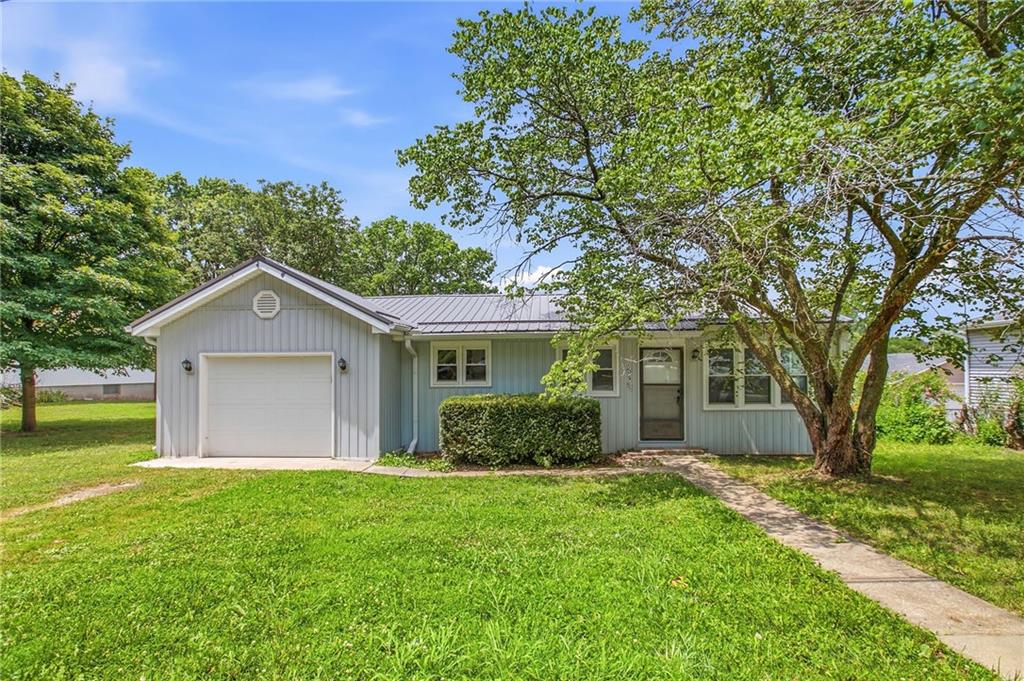 614 Wellington Street - Photo 1
