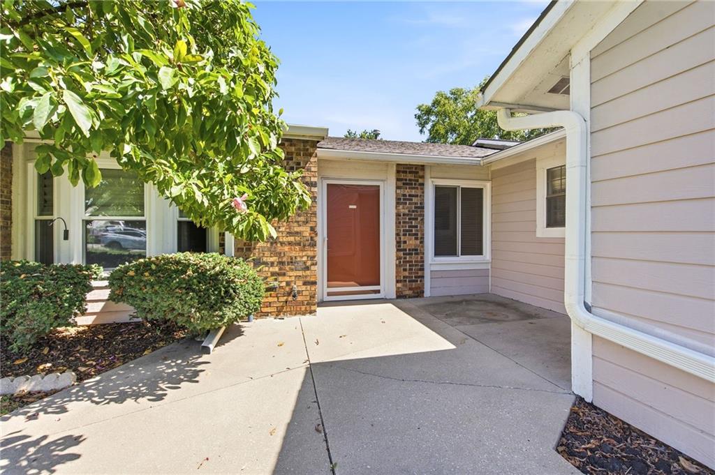 1314 W Jenkins Boulevard - Photo 1