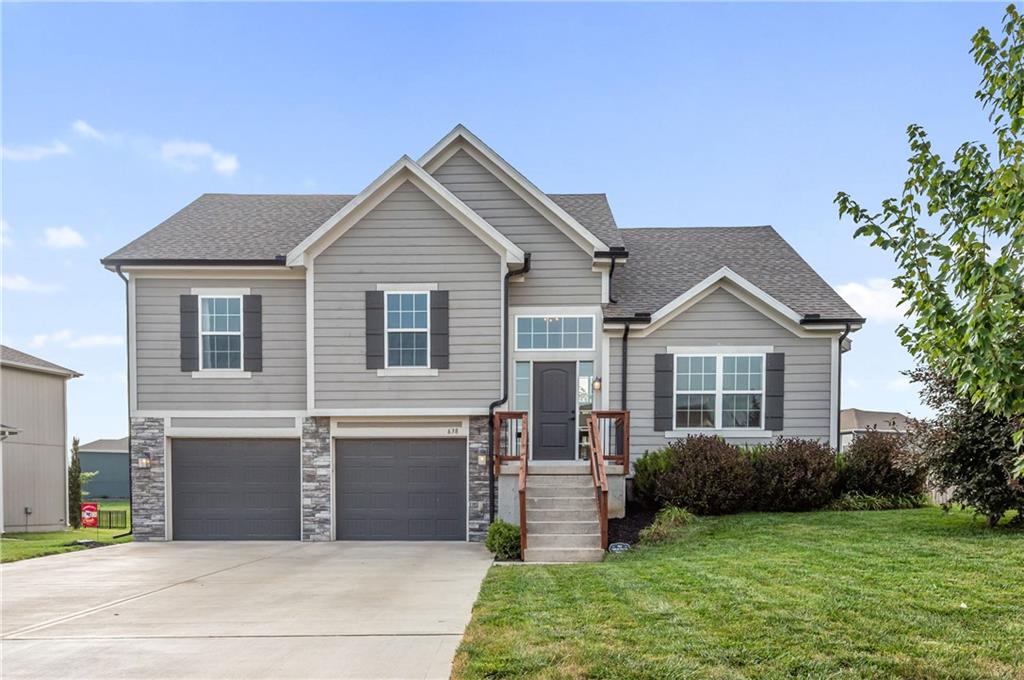 638 SE Colonial Drive - Photo 1