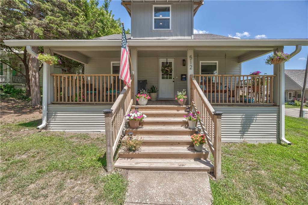512 E Lexington Street - Photo 1